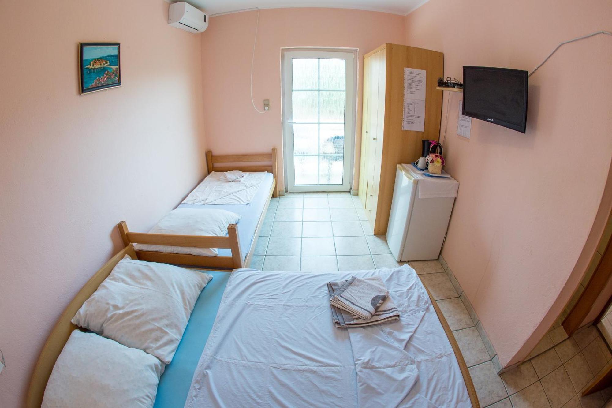 Guest House Almond Becici  Room photo