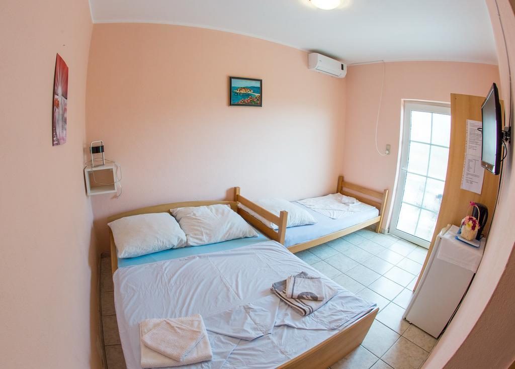 Guest House Almond Becici  Exterior photo