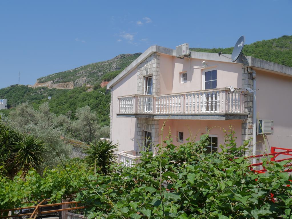 Guest House Almond Becici  Exterior photo
